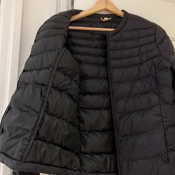 Black Lole puffer jacket. Never own no tags - Picture 4 of 4